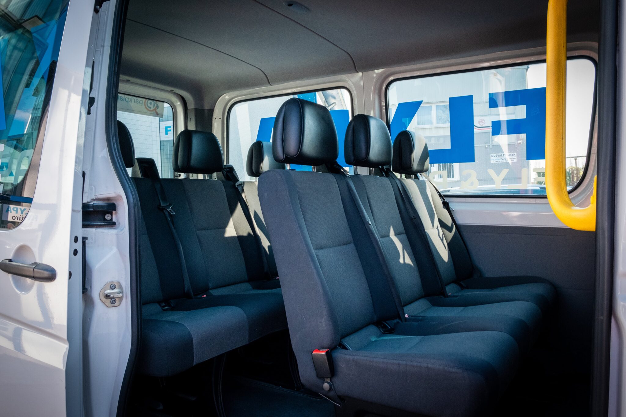 Günstig Parken Flughafen Düsseldorf Shuttle-service www.flypa.de